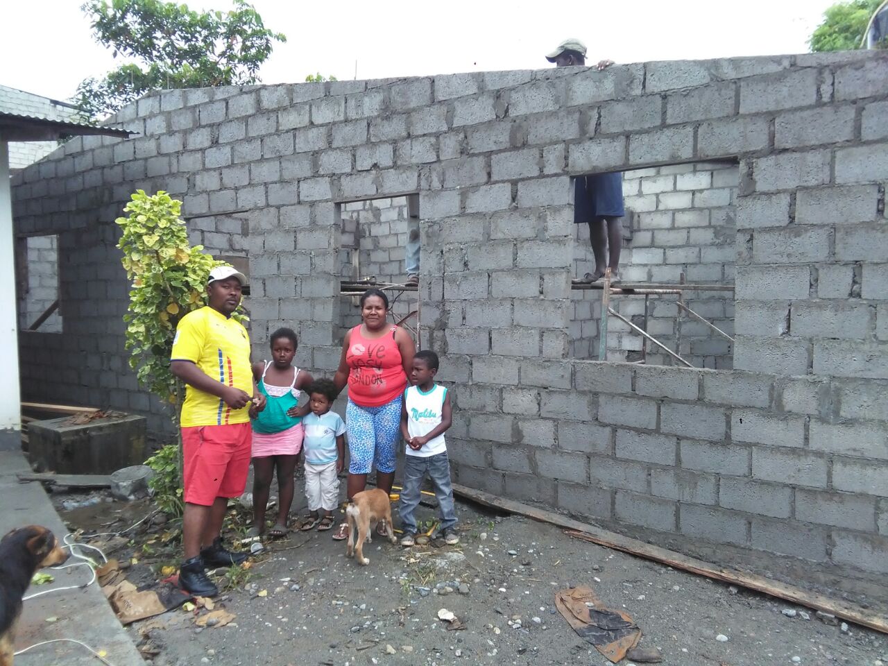 Construcción de una vivienda digna para familia en situación de riesgo
