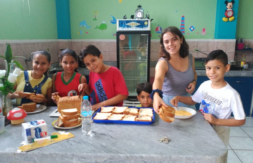 Apoyo nutricional para acceder a la educación en la Casa de los Niños del barrio Colonial Real de Cascales, Ecuador