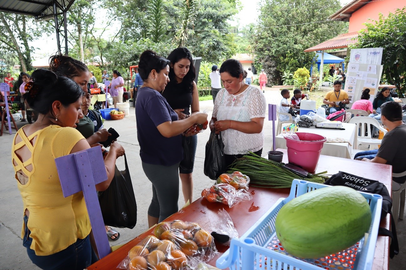 Fortalecimiento de la comercialización asociativa de mujeres productoras de Sucumbíos, Ecuador